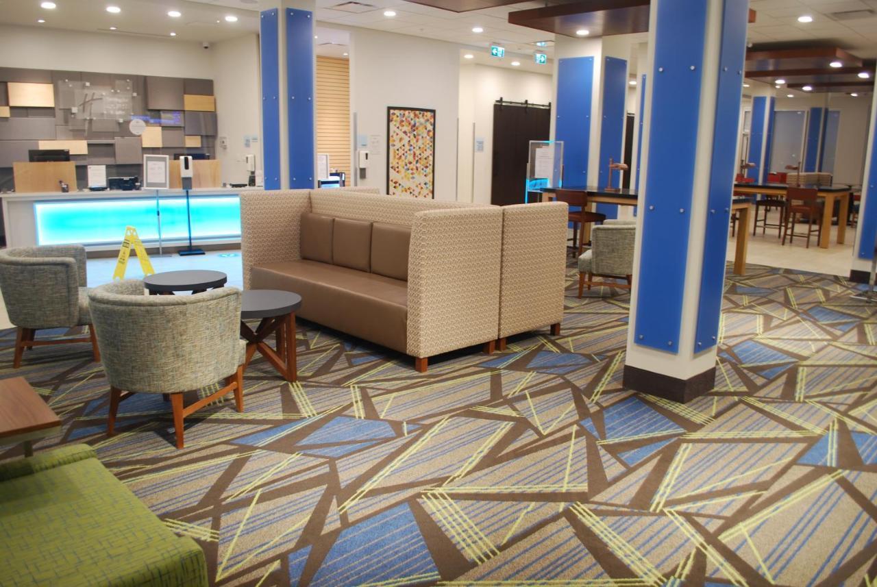 Holiday Inn Express & Suites Edmonton N - St Albert By Ihg Saint Albert Bagian luar foto