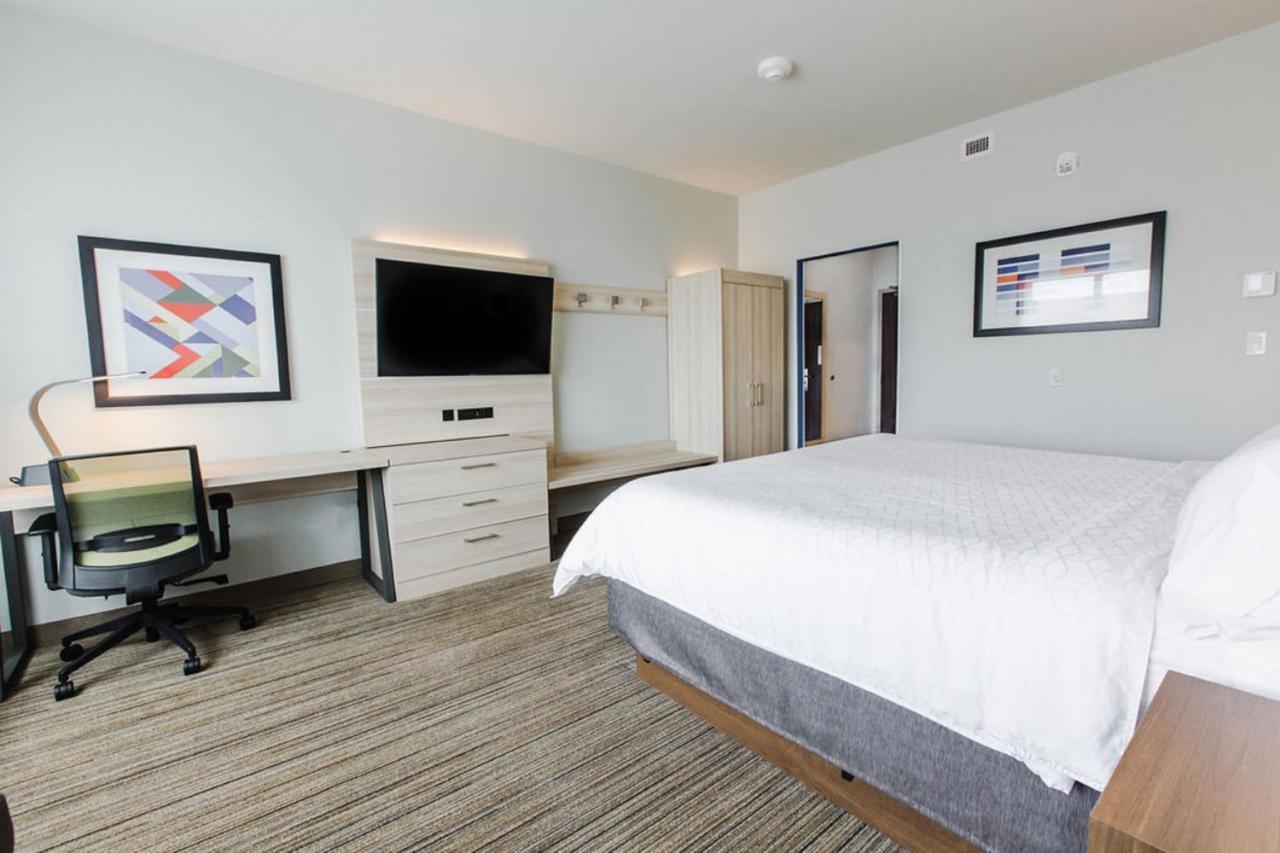 Holiday Inn Express & Suites Edmonton N - St Albert By Ihg Saint Albert Bagian luar foto