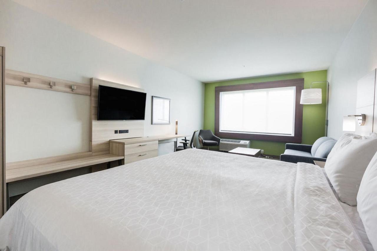 Holiday Inn Express & Suites Edmonton N - St Albert By Ihg Saint Albert Bagian luar foto