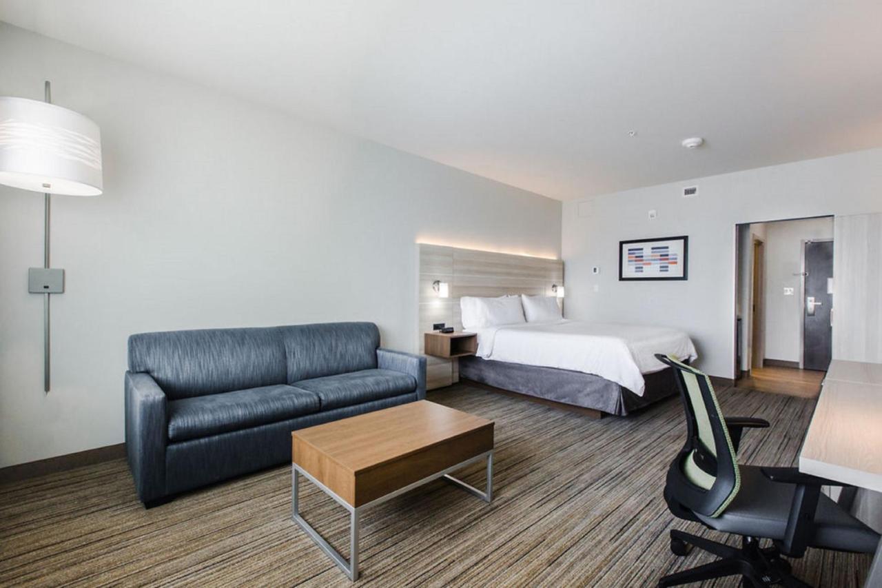 Holiday Inn Express & Suites Edmonton N - St Albert By Ihg Saint Albert Bagian luar foto