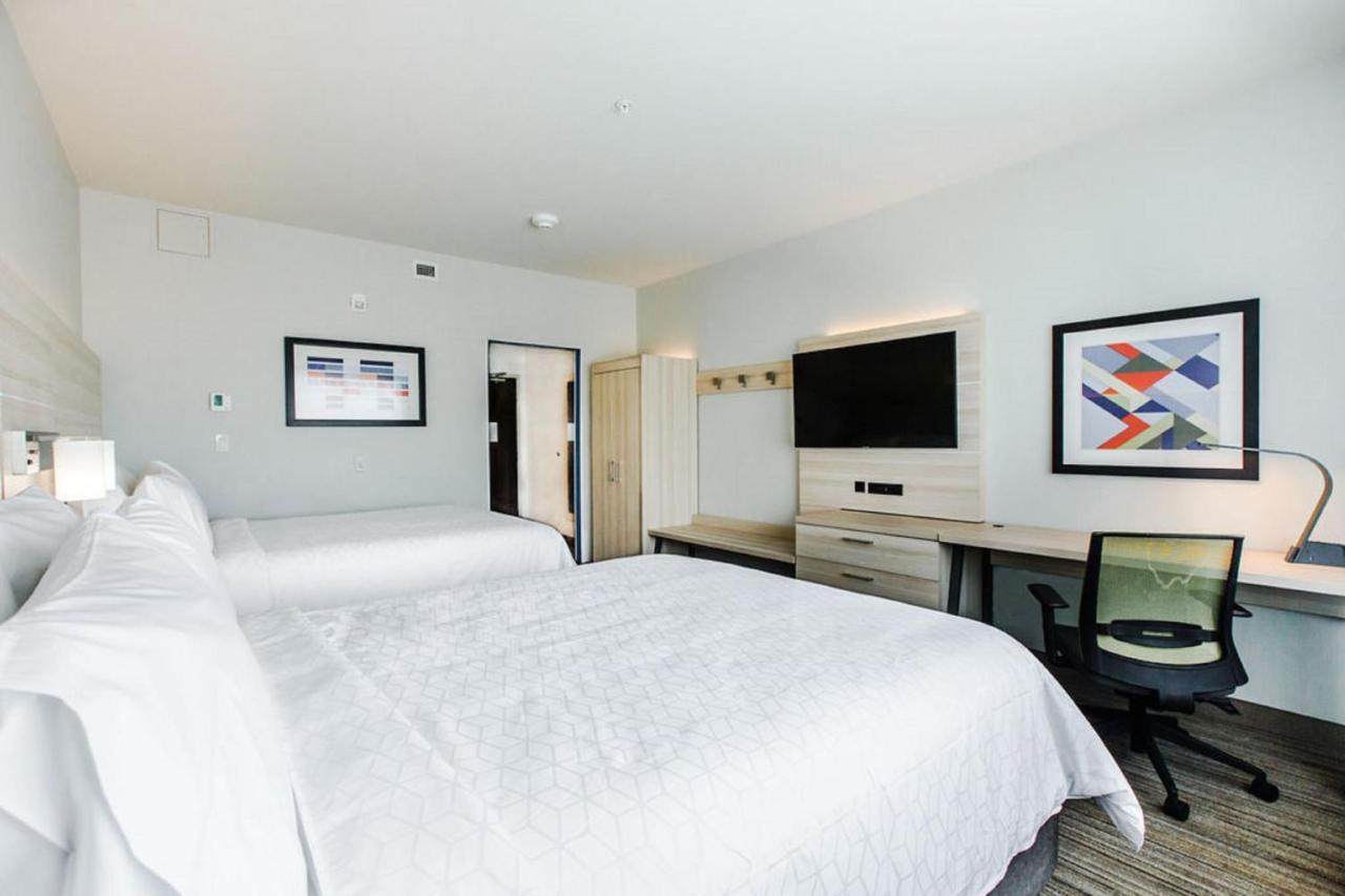 Holiday Inn Express & Suites Edmonton N - St Albert By Ihg Saint Albert Bagian luar foto