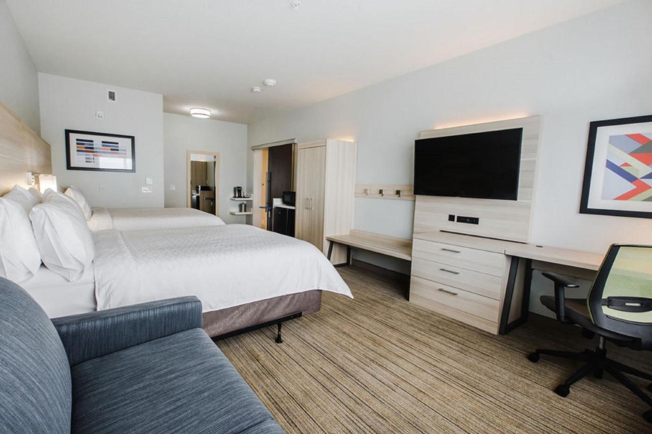 Holiday Inn Express & Suites Edmonton N - St Albert By Ihg Saint Albert Bagian luar foto