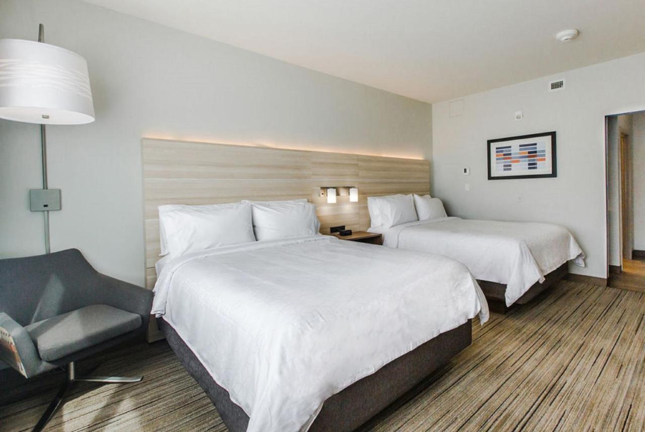 Holiday Inn Express & Suites Edmonton N - St Albert By Ihg Saint Albert Bagian luar foto
