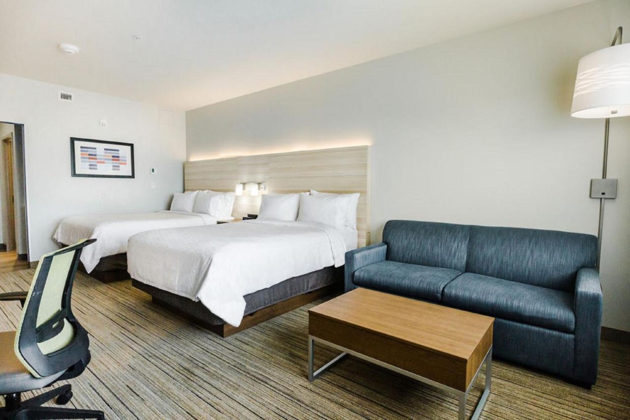 Holiday Inn Express & Suites Edmonton N - St Albert By Ihg Saint Albert Bagian luar foto