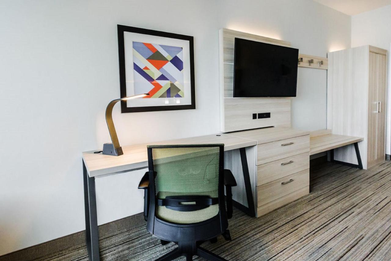 Holiday Inn Express & Suites Edmonton N - St Albert By Ihg Saint Albert Bagian luar foto