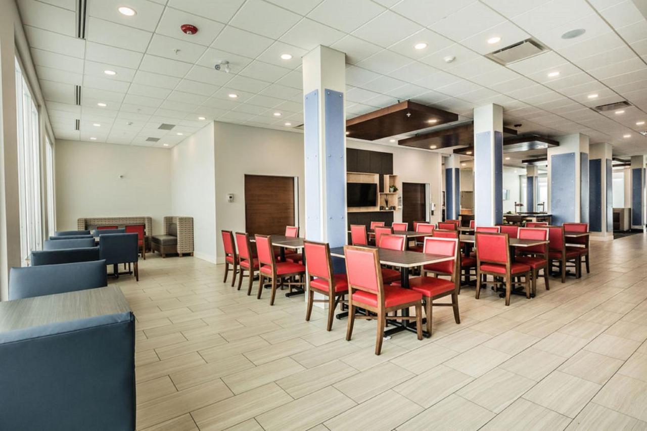 Holiday Inn Express & Suites Edmonton N - St Albert By Ihg Saint Albert Bagian luar foto
