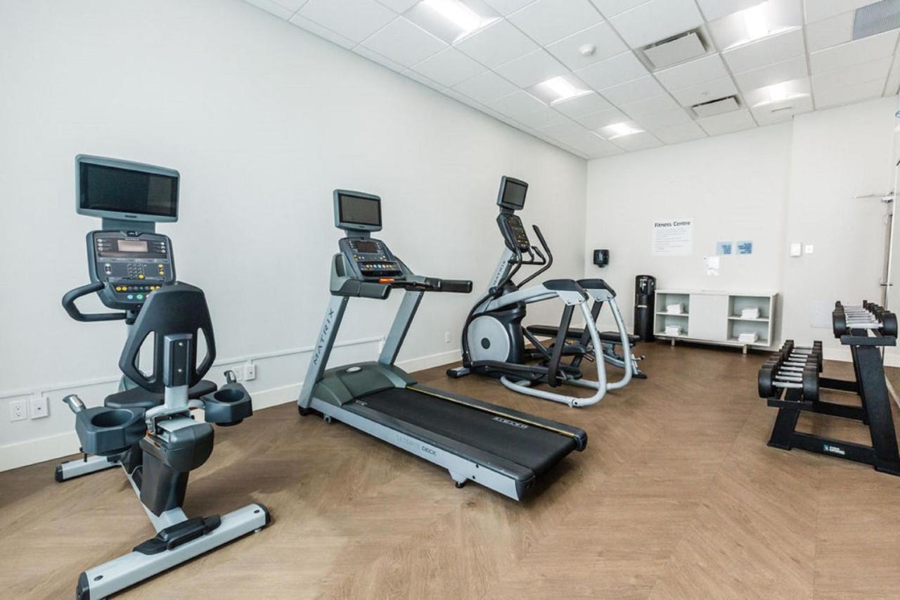Holiday Inn Express & Suites Edmonton N - St Albert By Ihg Saint Albert Bagian luar foto