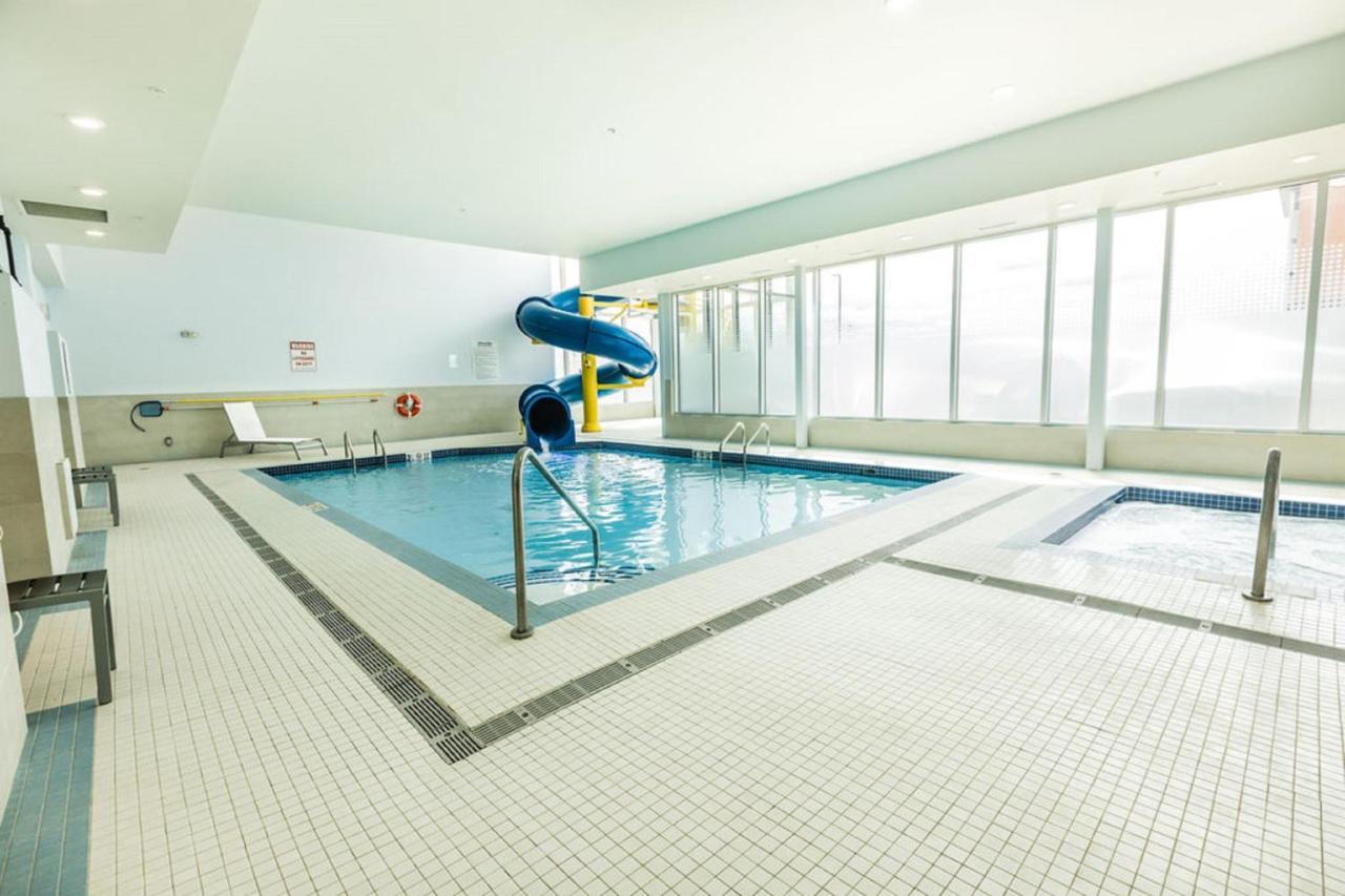 Holiday Inn Express & Suites Edmonton N - St Albert By Ihg Saint Albert Bagian luar foto